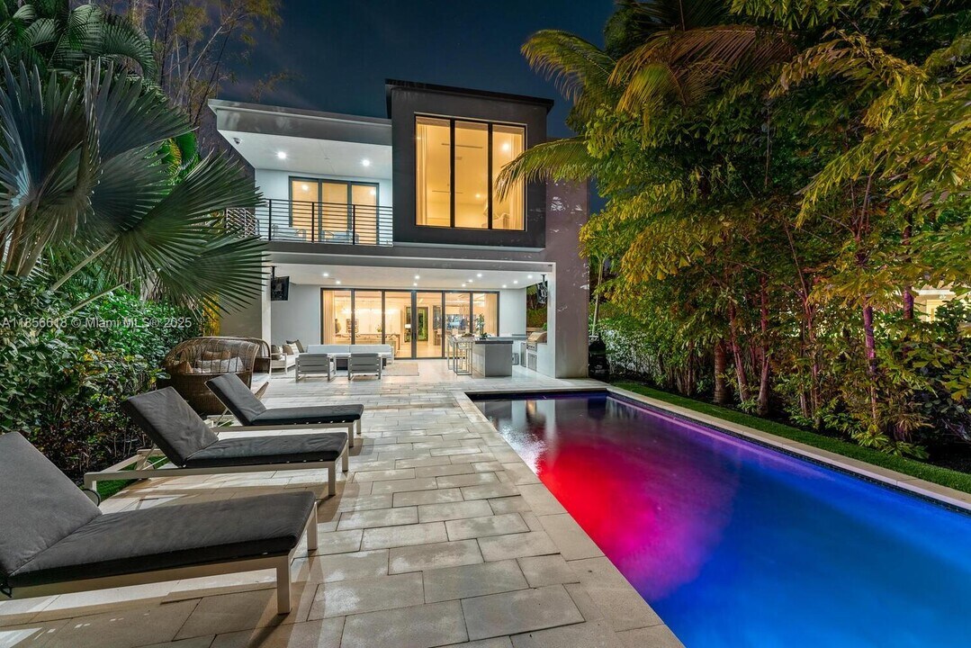 310 SE 11th Ave in Fort Lauderdale, FL - Building Photo