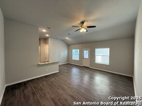 363 Emma Dr in New Braunfels, TX - Building Photo - Building Photo