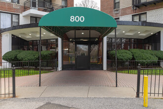 800 Victory Blvd in Staten Island, NY - Building Photo - Building Photo