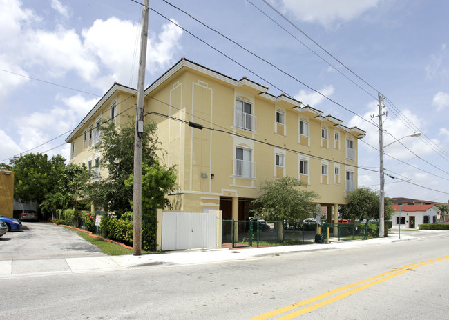 26 NW 47th Ave in Miami, FL - Foto de edificio - Building Photo