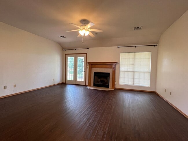 4425 SW Parkway Dr in Lawton, OK - Foto de edificio - Building Photo