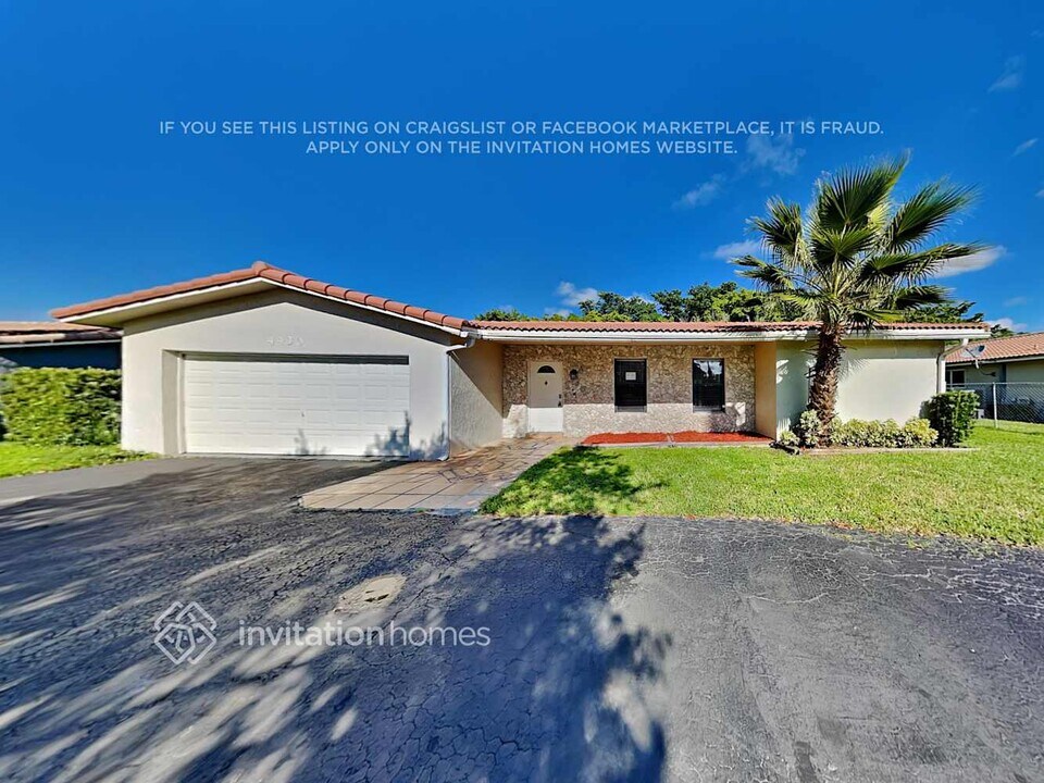 4430 NW 106th Ave in Coral Springs, FL - Building Photo