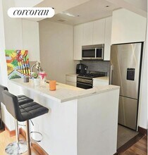 305 E 63rd St in New York, NY - Building Photo - Building Photo