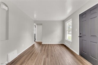 441 E 250th St in Euclid, OH - Building Photo - Building Photo