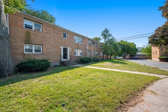 35 Deerfield Ct, Unit E in East Hartford, CT - Building Photo - Building Photo