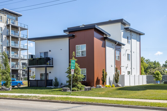 4419 50 Av in Red Deer, AB - Building Photo - Building Photo