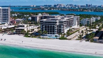 1100 Benjamin Franklin Dr in Sarasota, FL - Building Photo