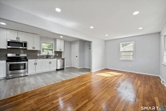 456 N Walnut St in Waterbury, CT - Building Photo - Building Photo