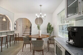 2570 Northside Dr NW in Atlanta, GA - Building Photo - Building Photo