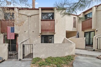 1060 S Parker Rd in Denver, CO - Building Photo - Building Photo