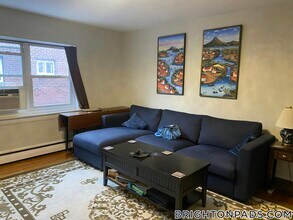 63 Selkirk Rd, Unit 8 in Boston, MA - Foto de edificio - Building Photo
