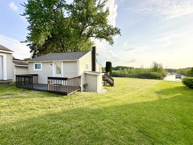 1912 Clubview Dr in Highland, MI - Building Photo - Building Photo