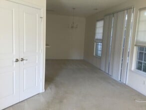 2037 Smallbrooke Ct in Virginia Beach, VA - Building Photo - Building Photo