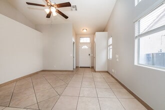 1532 Helen Belle Dr, Unit #10C in Las Vegas, NV - Foto de edificio - Building Photo