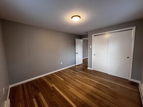 4 Charles Street Ave, Unit #1 in Waltham, MA - Foto de edificio - Building Photo