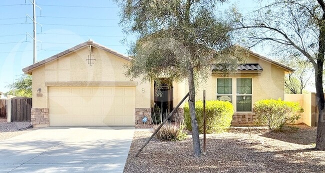 7704 S 23rd Ln in Phoenix, AZ - Foto de edificio - Building Photo
