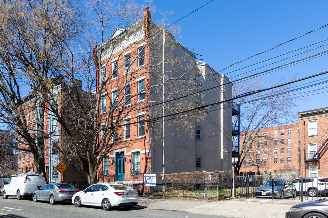 122 Bright St in Jersey City, NJ - Building Photo