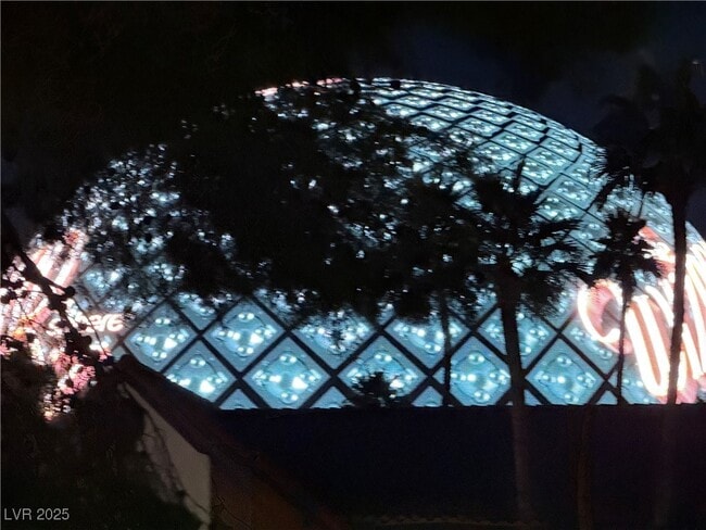 210 E Flamingo Rd in Las Vegas, NV - Foto de edificio - Building Photo