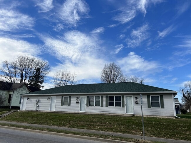 property at 714 N Forest Ave