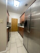 30 Oak St, Unit 102 in Bayonne, NJ - Building Photo