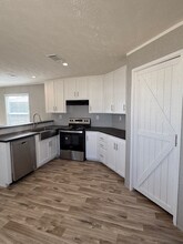 15915 S Flores St in San Antonio, TX - Building Photo - Building Photo