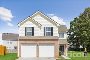 2003 Bertha Ct in Hampton, GA - Building Photo