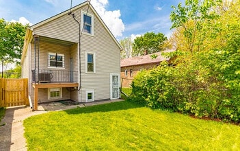 8653 S Saginaw Ave in Chicago, IL - Building Photo - Building Photo