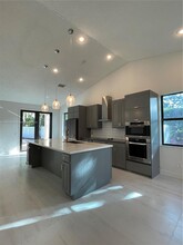 650 Falling Water Rd in Weston, FL - Building Photo - Building Photo