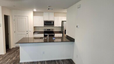 6140 Musas Gdn St in North Las Vegas, NV - Building Photo - Building Photo