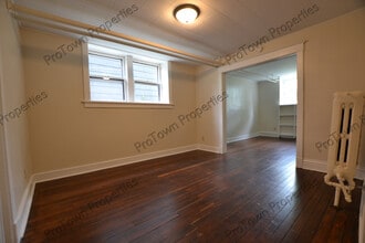 213 N Hickory St, Unit BS in Joliet, IL - Foto de edificio - Building Photo