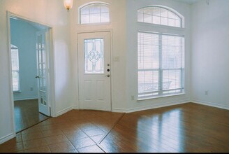 614 Valencia Dr in Arlington, TX - Building Photo - Building Photo