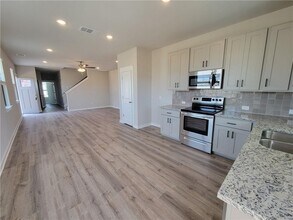 537 Fieldwood Dr in Mustang Ridge, TX - Building Photo - Building Photo