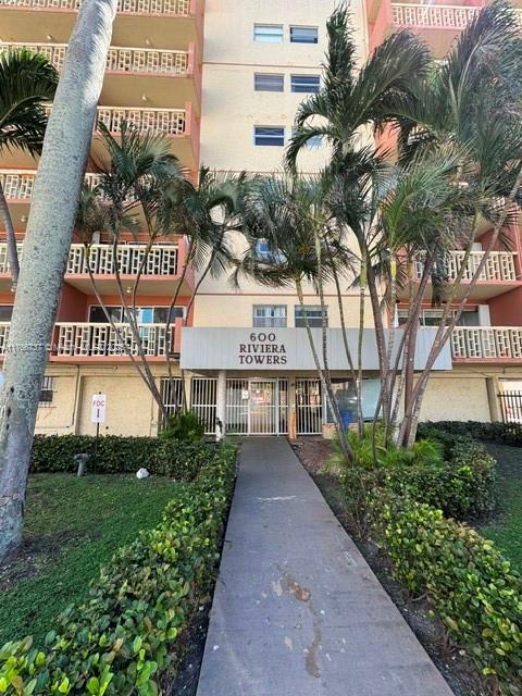 600 NE 25th St in Miami, FL - Building Photo