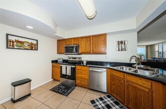 6081 Bahia Del Mar Cir in St. Petersburg, FL - Building Photo - Building Photo