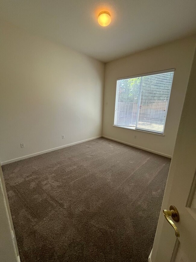 5539 Lilyview Way in Elk Grove, CA - Building Photo - Building Photo