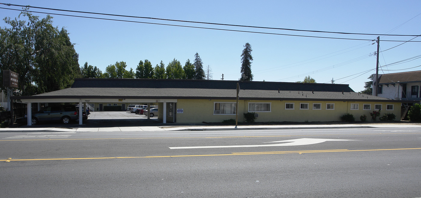 The Redwood Apartments in Brentwood, CA - Building Photo