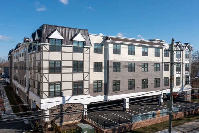 The Promenade at Lynbrook in Lynbrook, NY - Building Photo - Building Photo