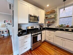 247 Maverick St, Unit 3 in Boston, MA - Building Photo - Building Photo