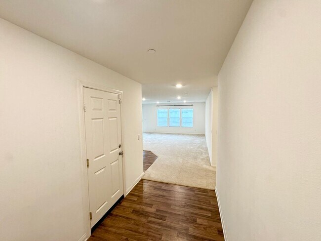 2061 E Donatello St in Lancaster, CA - Building Photo - Building Photo