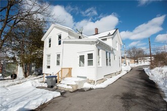 124 Washington in Fayetteville, NY - Building Photo - Building Photo