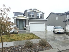 1260 E Packard Dr in Eagle Mountain, UT - Building Photo - Building Photo