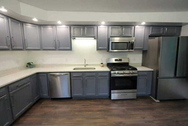 522 - 528 Stewart Ave