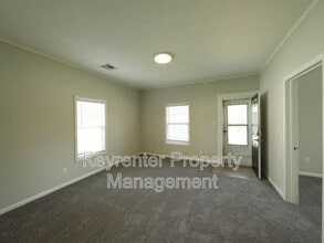 323 E Will Rogers Blvd in Claremore, OK - Foto de edificio - Building Photo