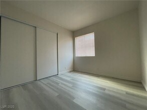 8476 W Gilmore Ave in Las Vegas, NV - Building Photo - Building Photo