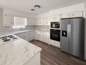 1102 W Pueblo Ave in Hobbs, NM - Building Photo - Building Photo