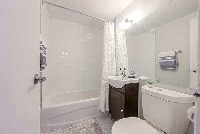 Lord Dufferin Apartments in Toronto, ON - Building Photo - Building Photo