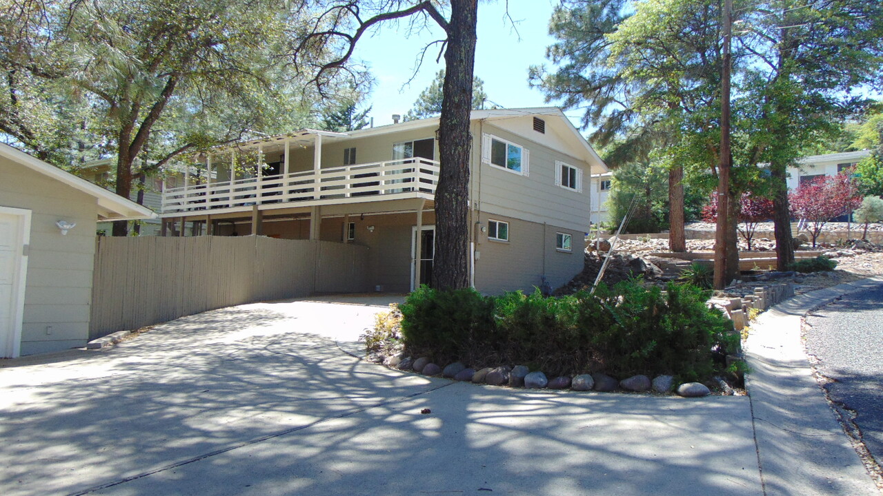 401 Canyon Spgs in Prescott, AZ - Foto de edificio