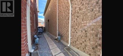 53 Ross Patrick Crescent in Newmarket, ON - Building Photo - Building Photo