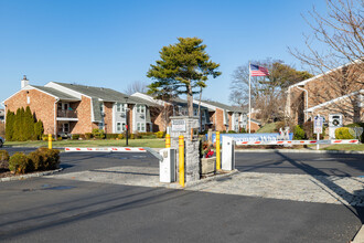 Fishermans Wharf At Babylon in West Babylon, NY - Building Photo - Building Photo