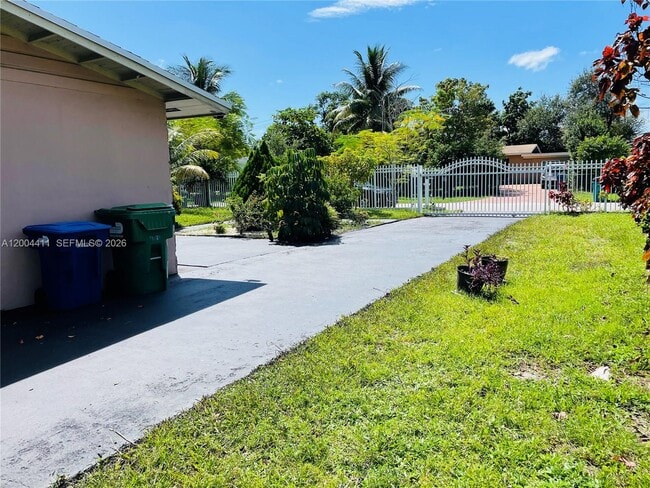 1335 NE 204th Terrace in Miami, FL - Building Photo - Building Photo